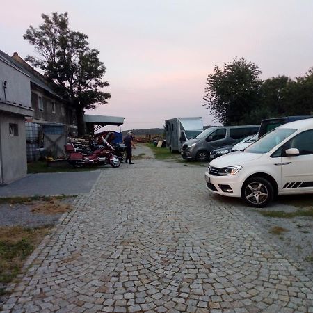 U Bronka W Ksiazecym Lesie Villa Niedaszow Bagian luar foto