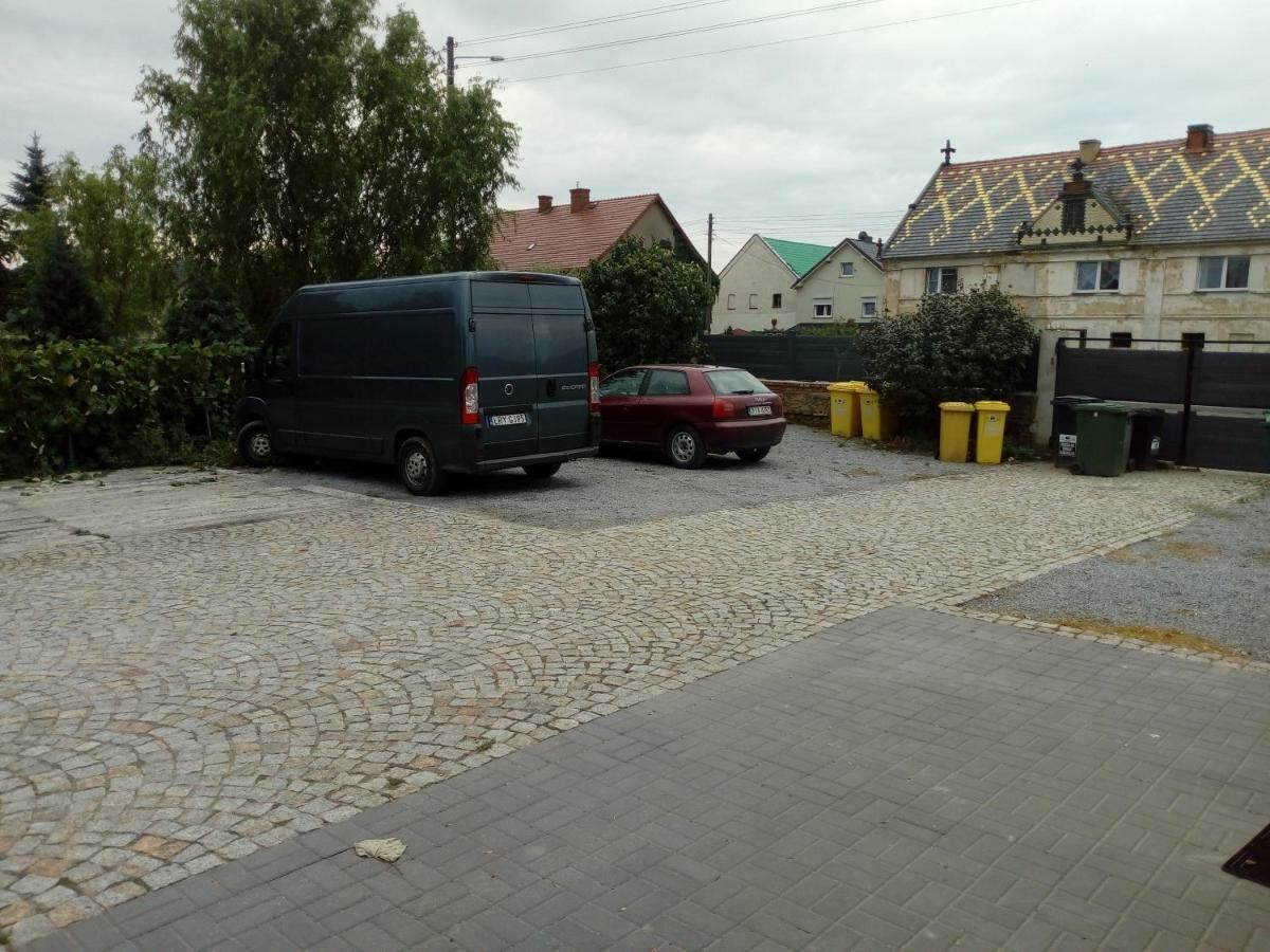U Bronka W Ksiazecym Lesie Villa Niedaszow Bagian luar foto